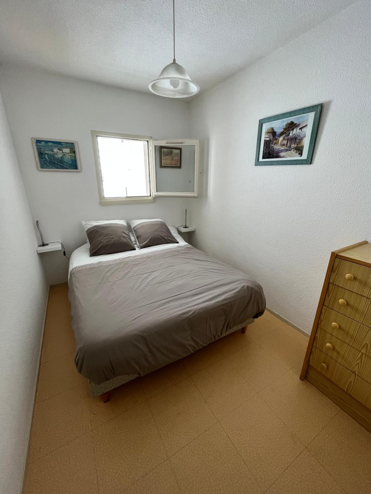 Appartement 1 Chambre, Avec Loggia Et Vue Sur Le Port Olona La Chaume Buitenkant foto